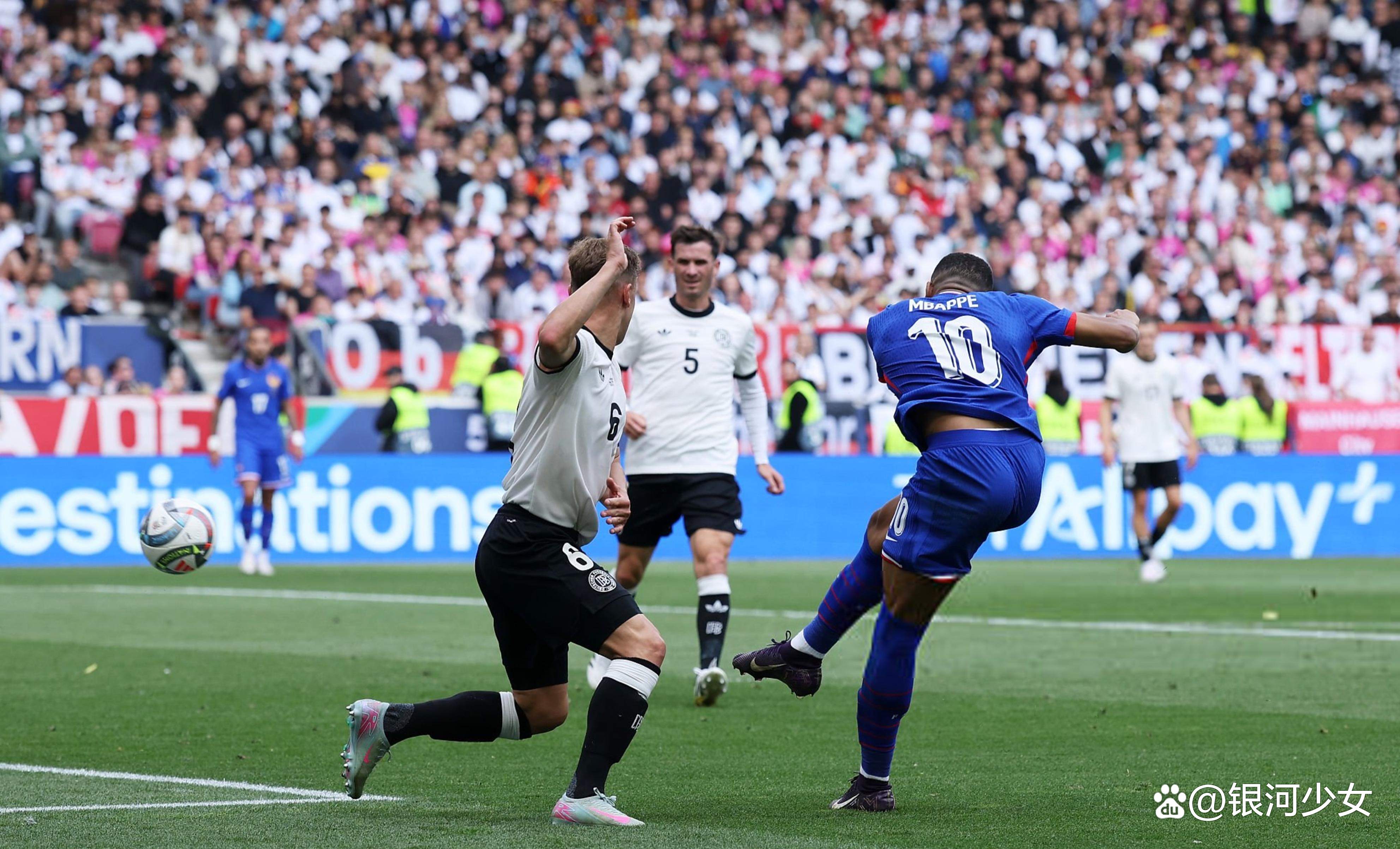 金年会APP-关于姆巴佩连续七场比赛得分超过比赛局势复杂，德国队不断突破！全场沸腾不已的信息