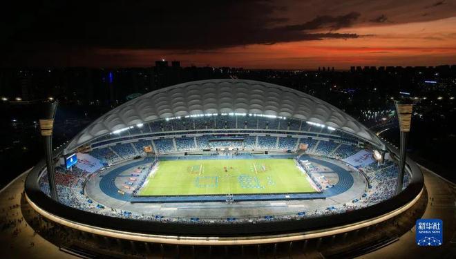 金年会APP- 阿扎伦卡重返赛场，晋级下一阶段首场状态出色，TES观众沸腾！赢得满堂喝彩